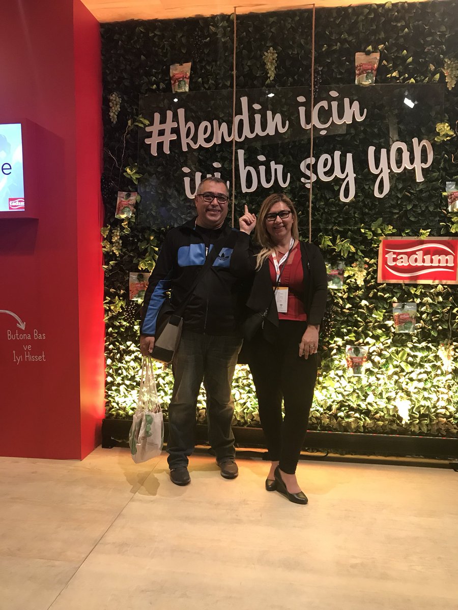 fundalina's tweet image. Biliyorum çok yoruldunuz ama güzel işler kolay üretilmiyor 🖤 
Harika organizasyonda 😘 emeği geçen herkese saygılar, sevgiler, teşekkürler 🎩🖖🏻

#BrandWeek2017 
#LegendsofCreativity
#LegendsofEntertainment