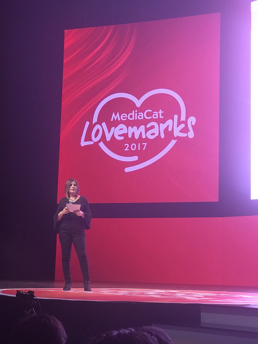 fundalina's tweet image. Biliyorum çok yoruldunuz ama güzel işler kolay üretilmiyor 🖤 
Harika organizasyonda 😘 emeği geçen herkese saygılar, sevgiler, teşekkürler 🎩🖖🏻

#BrandWeek2017 
#LegendsofCreativity
#LegendsofEntertainment