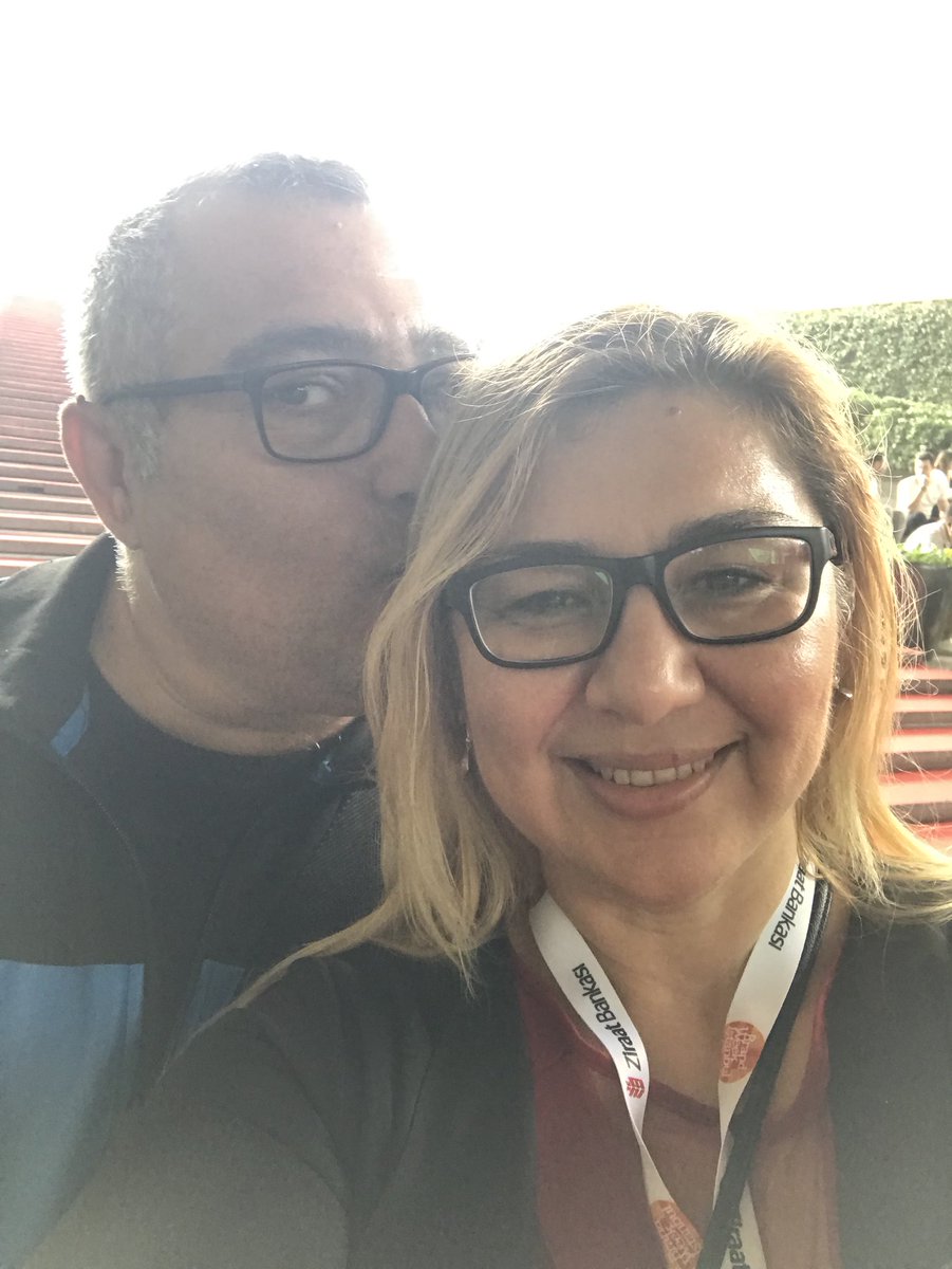 fundalina's tweet image. Biliyorum çok yoruldunuz ama güzel işler kolay üretilmiyor 🖤 
Harika organizasyonda 😘 emeği geçen herkese saygılar, sevgiler, teşekkürler 🎩🖖🏻

#BrandWeek2017 
#LegendsofCreativity
#LegendsofEntertainment