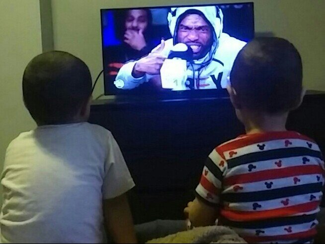 DaRealXray's tweet photo. Our daily lesson on #Bars wit the homie @iAmLoadedLux #Freestyles75 got my sons focused #OnMyJob #TakeBackCool #HipHopPops #HipHopHousehold https://t.co/SVzb0JoKKB