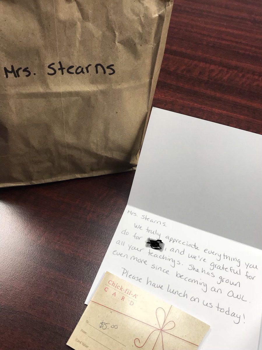mrsgstearns's tweet photo. A timely surprise from a 6th gradeโs family! @WywlaPtsa #forgotmylunch https://t.co/PSnix1ay6W