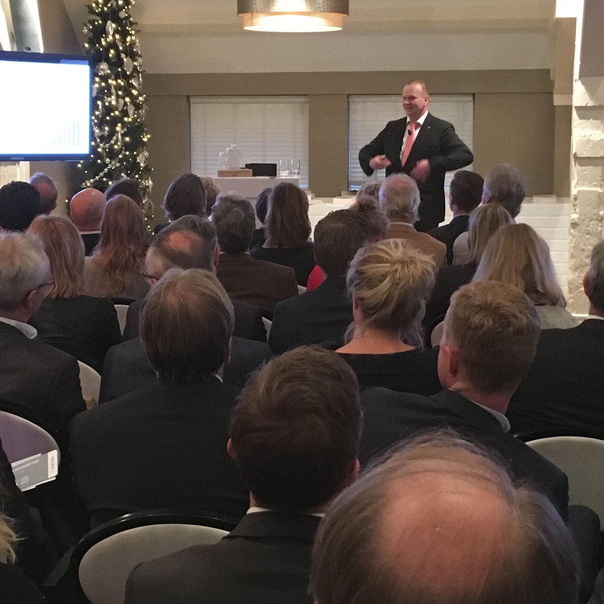 koenjansen's tweet photo. Dr.Detlef Loppow at Vintura Impact in Healthcare event: strong specialisation and focus on patient outcomes works, but takes a few years https://t.co/WnDulvgwUn