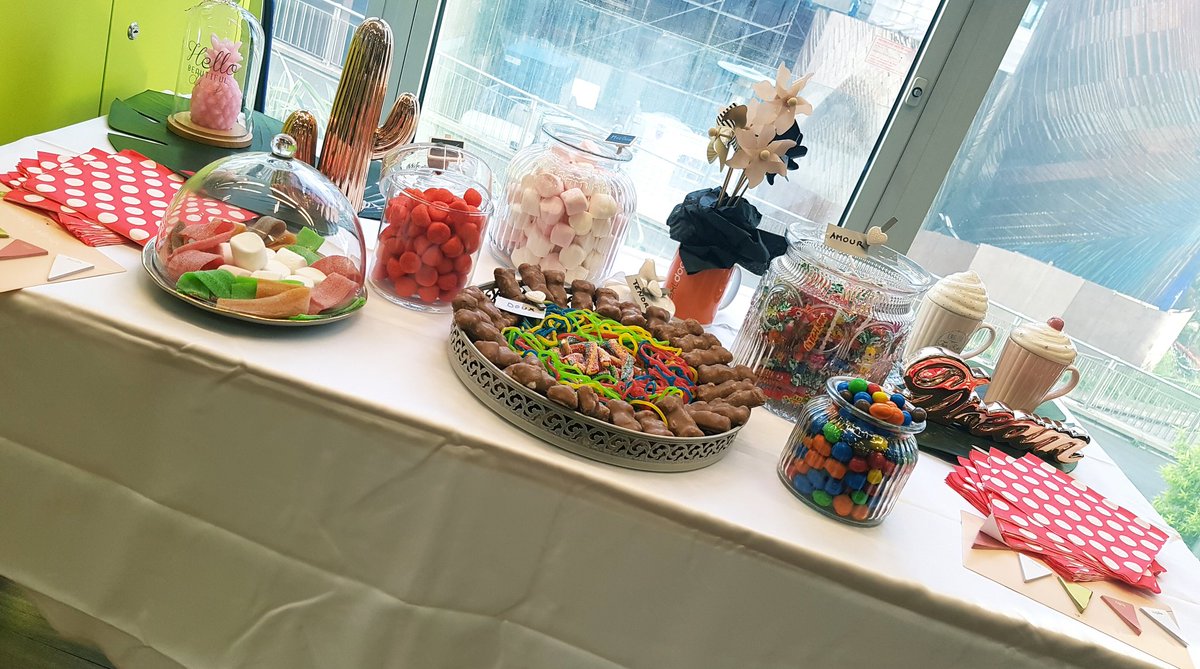 Une petite douceur??  #irresistible .. #candybar de compétition!  Open @Nextdoor_fr la suite 🌹🍡🍥🍦