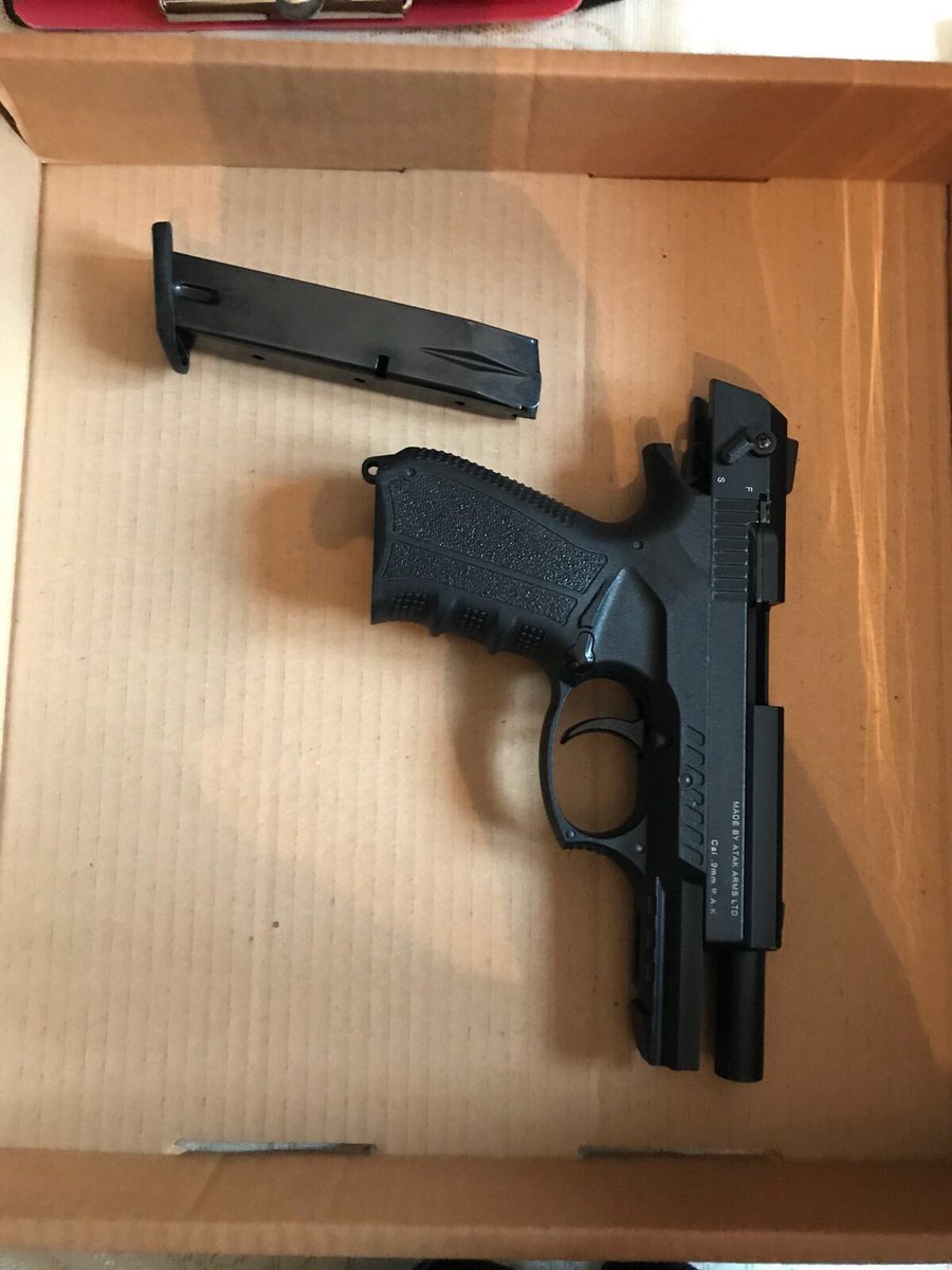 MetTaskforce's tweet photo. ^DH #SWTSG another productive day for U5.4 taking large quantities of drugs, cash and significantly these lethal weapons which include a crossbow and fully working handgun following a warrant supporting @MPSNewham. Arrests made #savinglives https://t.co/Cj3SPSX5Xg