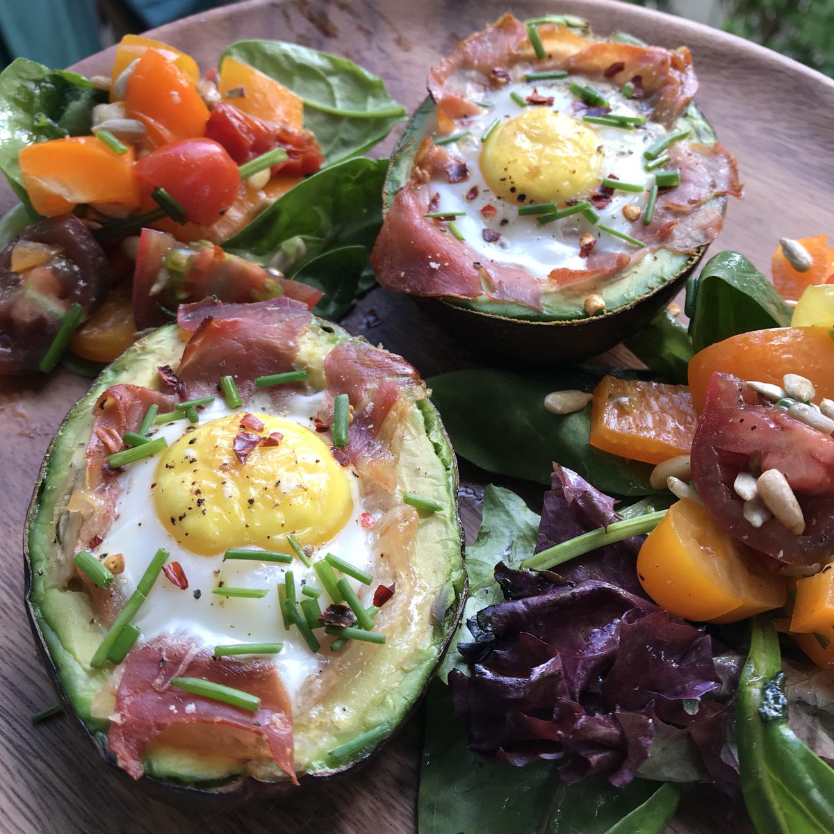 thebodycoach's tweet photo. Eggs baked in avocado with Serrano ham 😍😜👌🏼 #leanin15 https://t.co/FCfzMjwZzo