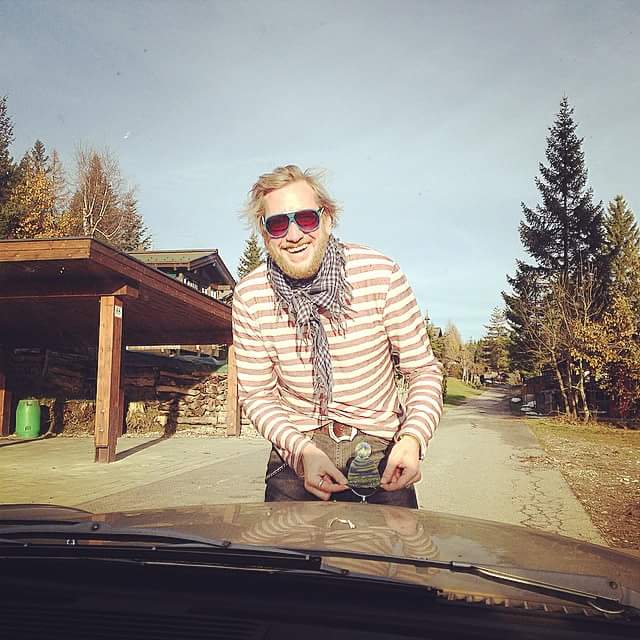 Schneit1's tweet photo. Winter is coming, beanie time for my benz😀

#ratbenz
#wintertime
#beanietime
#oldtimer
#strich8
#MercedesBenz 
#W114 https://t.co/GNIG8xv4ko