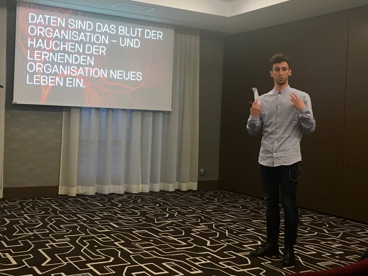 olhauri's tweet photo. Wie lassen sich neue Räume schaffen, welche aus digitalen und analogen Elementen bestehen, um Menschen und Organisationen erfolgreicher zu machen. #ambientintelligence @wissensfabrik #tagungbüroszene https://t.co/l1I80LI0Yf