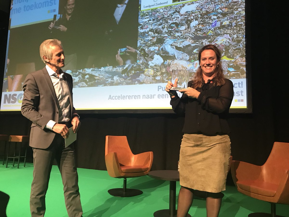 landalnl's tweet photo. Trots op onze @TanjaRoeleveld als #MVO manager van het jaar! #NSC17NL https://t.co/1AvxfvUE8n https://t.co/AQiO9cF61Z