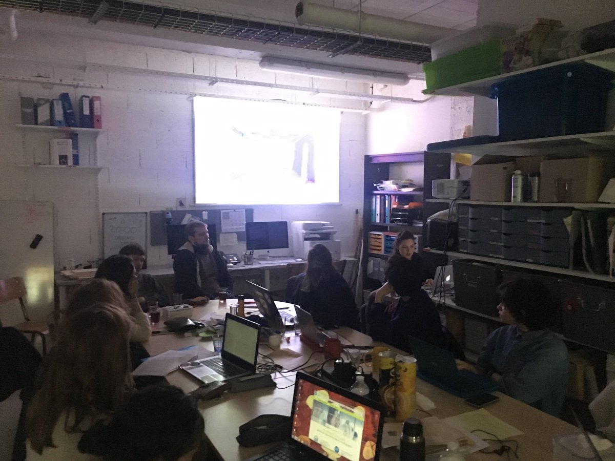 40mcube's tweet photo. La tournée de #GENERATOR2018 se poursuit avec une rencontre de l'équipe de la galerie Art &amp; Essai de l'@UnivRennes_2 et une visite du Cabinet du livre d'artiste. #wouah #SoMuchPlace #Amazing #AndSoOn https://t.co/pHHYaHK6YJ