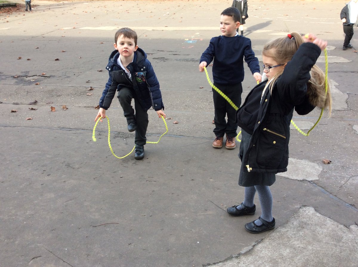 AlvaPS_Nursery's tweet photo. We were practising our skipping skills at lunchtime today #traditionalgames #learningnewskills #havingfun https://t.co/B7BpFGekQn