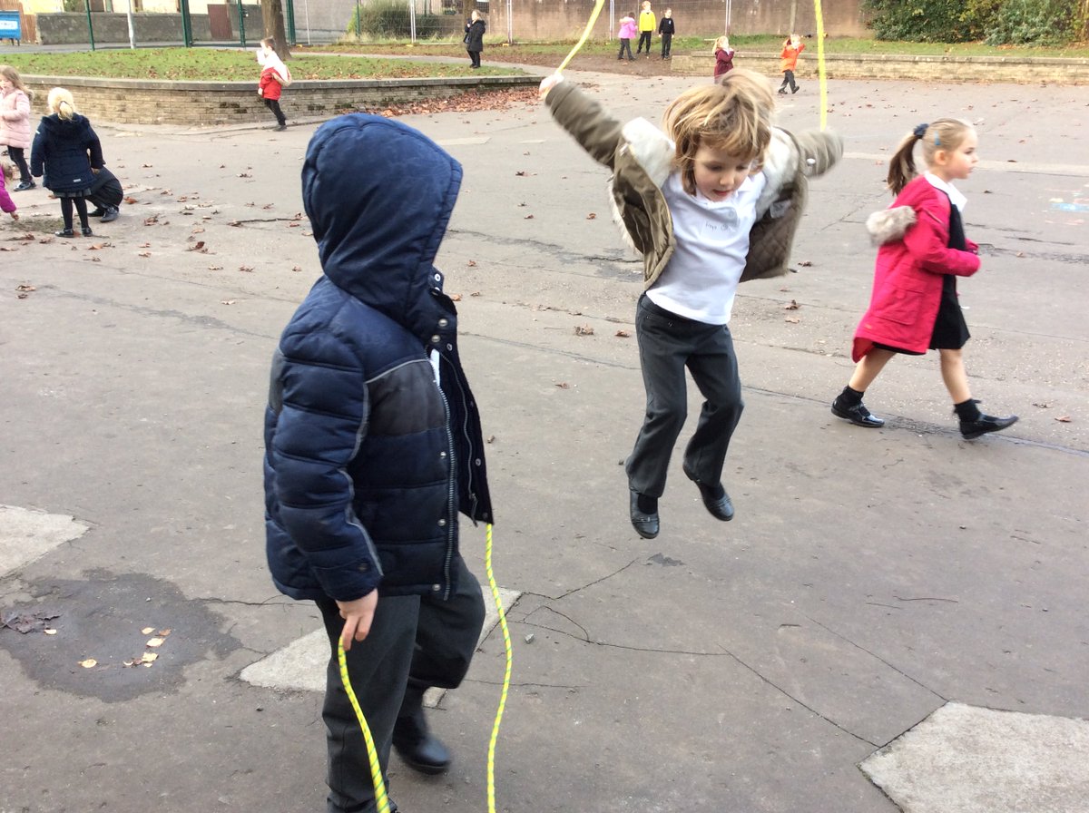 AlvaPS_Nursery's tweet photo. We were practising our skipping skills at lunchtime today #traditionalgames #learningnewskills #havingfun https://t.co/B7BpFGekQn