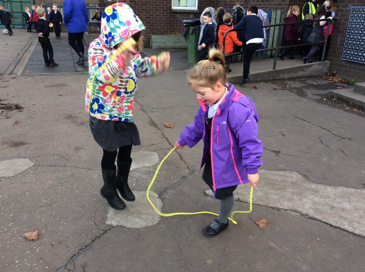 AlvaPS_Nursery's tweet photo. We were practising our skipping skills at lunchtime today #traditionalgames #learningnewskills #havingfun https://t.co/B7BpFGekQn