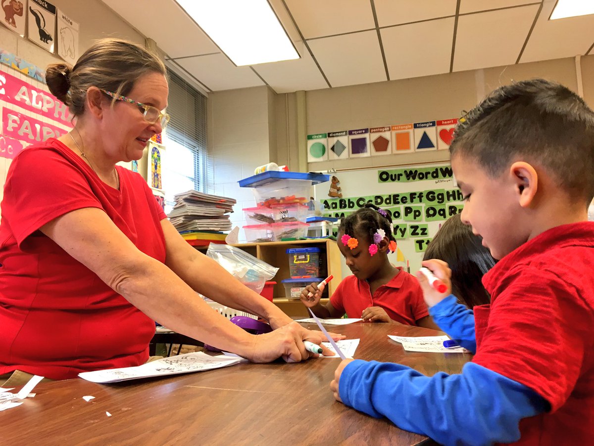 OKCPS's tweet photo. Thank you Senator @BrooksJimenez for visiting Miss Maguire's PreK class at @SoHillsCardinal and helping students with their arts &amp; crafts! 🙌🏽 #teacher4aday https://t.co/HyTh9SMH1r