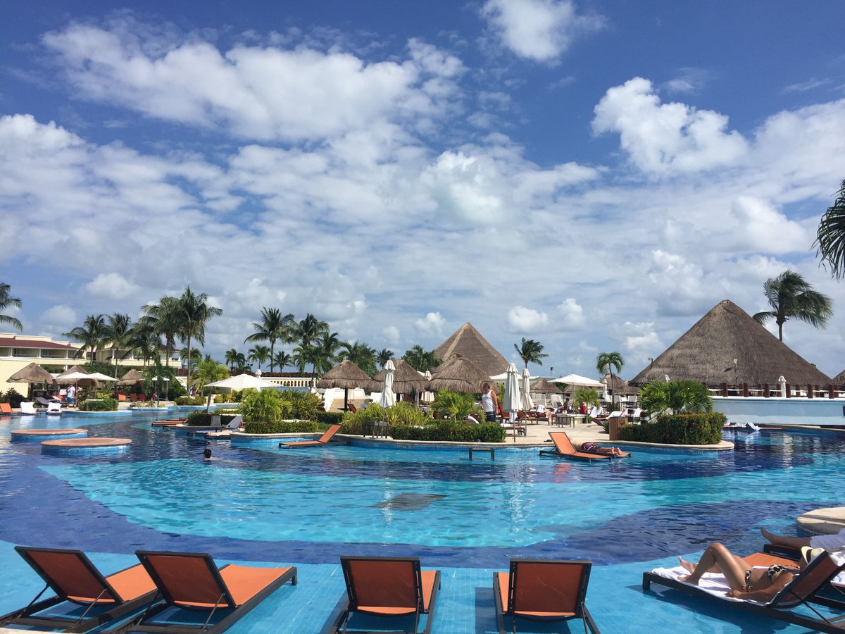 Último día en @ciscolivelatam! Estaremos aquí hasta las 3pm y luego a disfrutar la playa 🏖️ Gracias <a href="/Cisco_LA/">LACisco</a> por este gran evento! #CiscoLiveLA