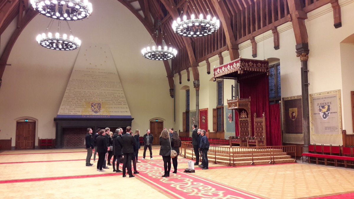 jong_bar's tweet photo. Ook nog een rondleiding door de Ridderzaal. #jongBAR https://t.co/DXGltJtr9o