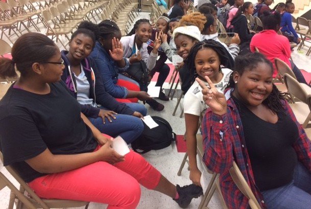CrossRoads_Corp's tweet photo. For #ApparoLocalGood week today, we're highlighting why we do what we do. Our goal is to "improve the quality of life for our neighbors" in #GrierHeights, but with our Joyful Noise and Bulldogs Matter programs? It's all about the kids. https://t.co/iyvZBgTpdl