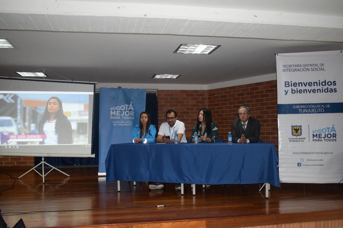 janethgarciar's tweet photo. Hoy en el #ColSanCarlos realizamos el #Clops de #Tunjuelito en Prevención y atenciön de maternidad y paternidad temprana #EquipoLocal por la #ConvivenciaEscolar @Educacionbogota @ALCtunjuelito @integracionbta https://t.co/ZknSAAAoFC