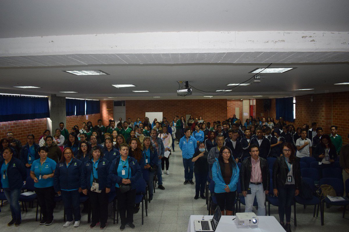 janethgarciar's tweet photo. Hoy en el #ColSanCarlos realizamos el #Clops de #Tunjuelito en Prevención y atenciön de maternidad y paternidad temprana #EquipoLocal por la #ConvivenciaEscolar @Educacionbogota @ALCtunjuelito @integracionbta https://t.co/ZknSAAAoFC