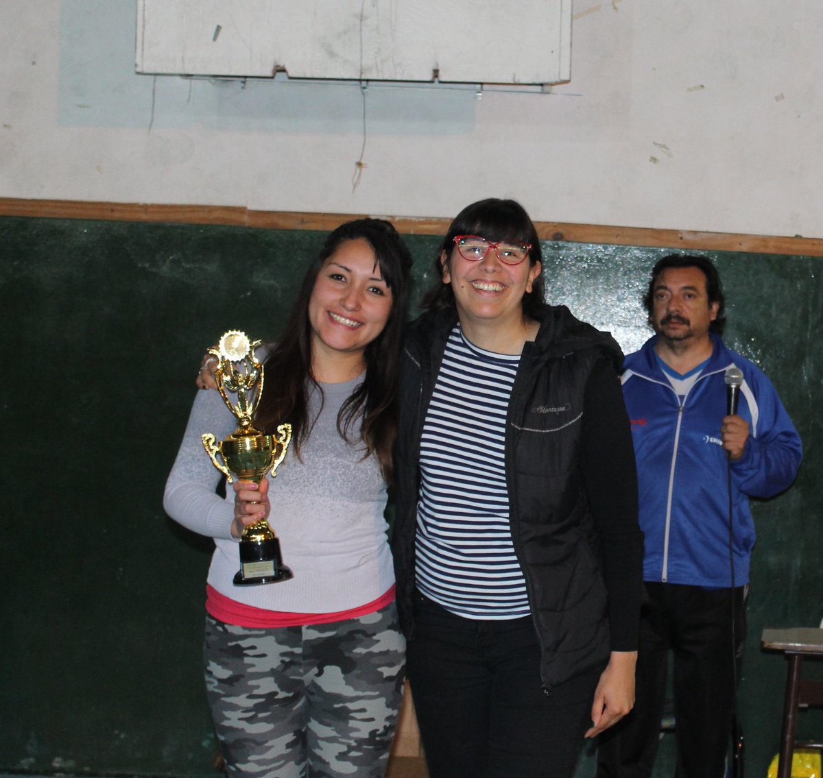 EpuCoop's tweet photo. Felicitamos a las campeonas del torneo "AMAZONAS 5" realizado el pasado domingo en Cholila, donde nuestra cooperativa acompaño y dono los trofeos entregados Dirección de Deportes Cholila  ⚽⚽🥉🥉 https://t.co/OlmSva4R2g