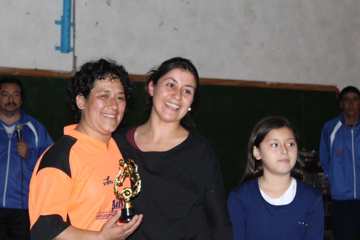 EpuCoop's tweet photo. Felicitamos a las campeonas del torneo "AMAZONAS 5" realizado el pasado domingo en Cholila, donde nuestra cooperativa acompaño y dono los trofeos entregados Dirección de Deportes Cholila  ⚽⚽🥉🥉 https://t.co/OlmSva4R2g