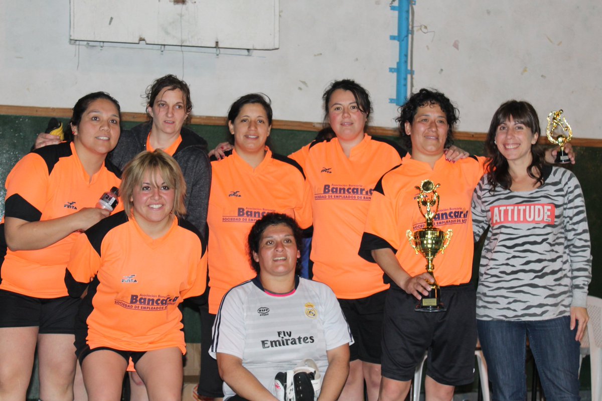 EpuCoop's tweet photo. Felicitamos a las campeonas del torneo "AMAZONAS 5" realizado el pasado domingo en Cholila, donde nuestra cooperativa acompaño y dono los trofeos entregados Dirección de Deportes Cholila  ⚽⚽🥉🥉 https://t.co/OlmSva4R2g