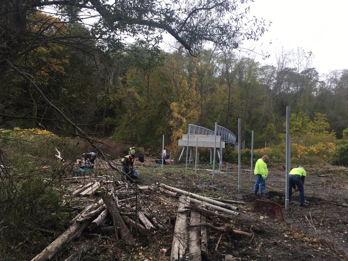 BSC_Group's tweet photo. 25 volunteers + 4 hours + 10-yd dumpsters = 1 clean Blackstone Gateway Park. Proud to support #Worcester in this important project. https://t.co/xxyiJ32VTJ