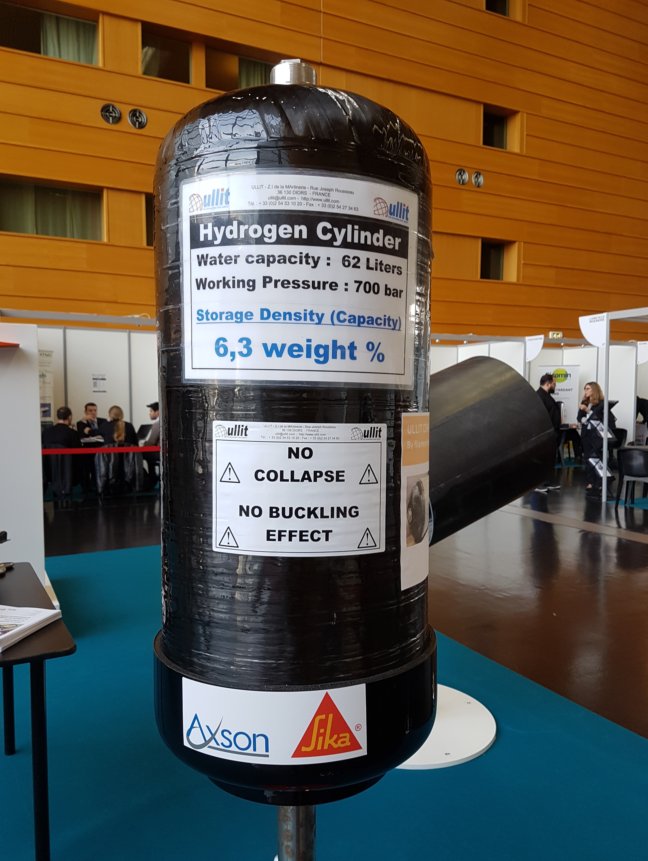 Polemc2's tweet photo. Autre #innovation exposée d'un adhérent @Polemc2 : un réservoir composite hydrogène d'#Axson ! #CompositesMeetings https://t.co/dXSs1gajCO