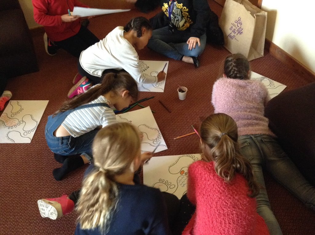 StAgnesPrimary's tweet photo. Learning about what kind of people we are and what makes us happy in our lives. #StepBackRetreat2017 @ymteam https://t.co/MhvoEEotUS