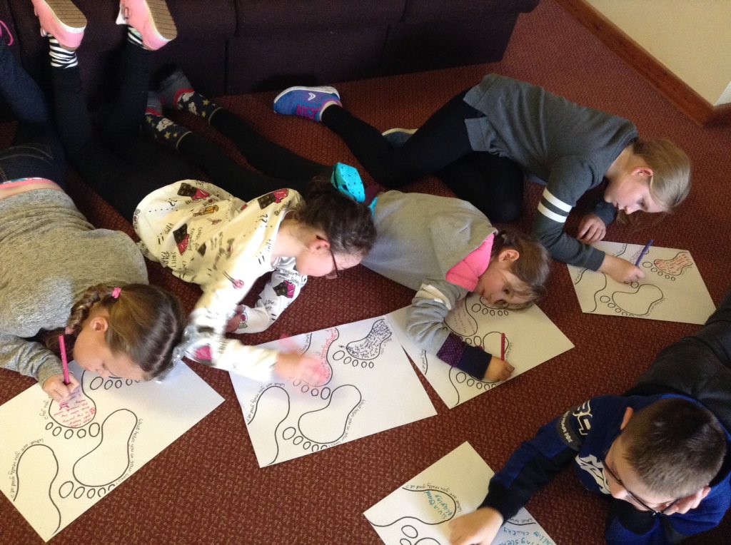 StAgnesPrimary's tweet photo. Learning about what kind of people we are and what makes us happy in our lives. #StepBackRetreat2017 @ymteam https://t.co/MhvoEEotUS