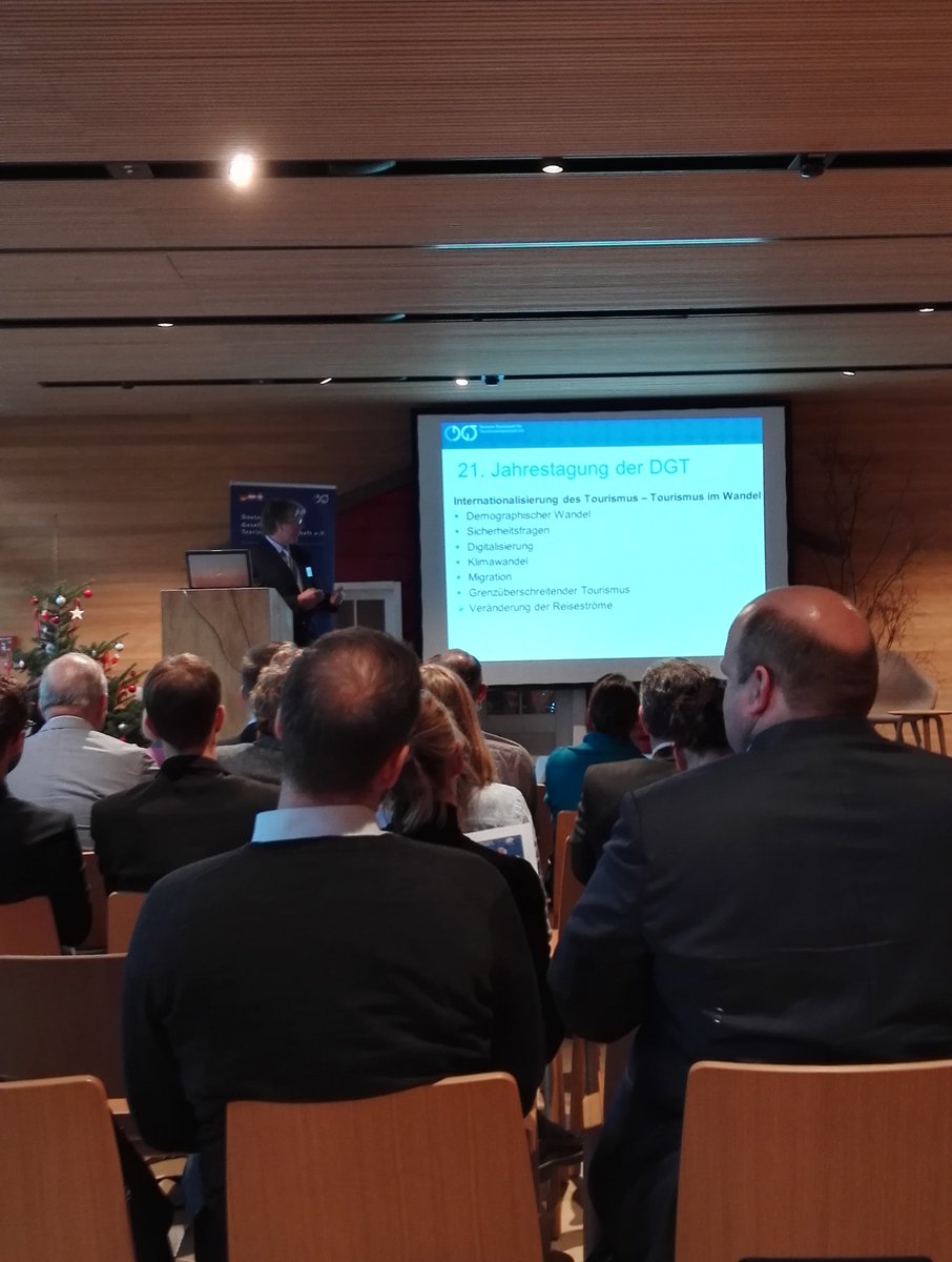 DGT_de's tweet photo. Begrüßung durch Insel Mainau Gastgeberin Bettina Gräfin Bernadotte. Gefolgt von Keynotes von Prof. Dr. Jürgen Schmude (DGT) und Prof. Dr. Harald Pechlaner (AIEST). #DGT2017 https://t.co/QOg1WiHL33