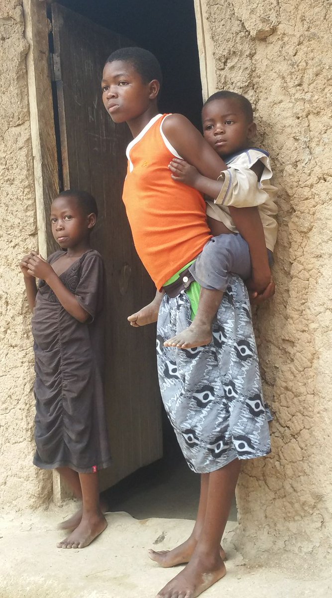 HandsofActionUg's tweet photo. After the death of her mother  two weeks ago Glora 14 years old, being  the elder daughter all home responsibilities are on her. Let us pray for  this family especially children and let us be a blessing to them https://t.co/B1QVU7R8OX