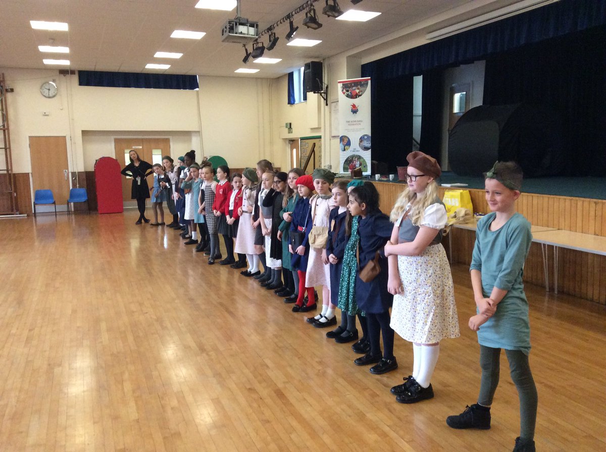 dove_shell_fed's tweet photo. Year 6 tasted sugar butties, discussed World War 2 artefacts and experienced life as an evacuee child. #DSF #DSFStTYear6 #DSFStJYear6 https://t.co/P2srr767TA