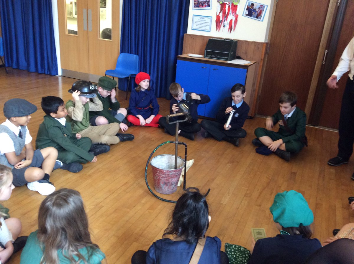 dove_shell_fed's tweet photo. Year 6 tasted sugar butties, discussed World War 2 artefacts and experienced life as an evacuee child. #DSF #DSFStTYear6 #DSFStJYear6 https://t.co/P2srr767TA