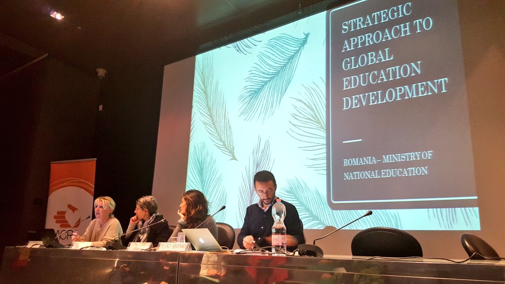eathink2015's tweet photo. Rodica Cherciu, coordinatrice per la Global Education per il Ministero dell'Istruzione in Romania racconta il processo che ha portato all'inserimento della GE nei curricula di educazione formale. #eathink https://t.co/Yy16ljjLit