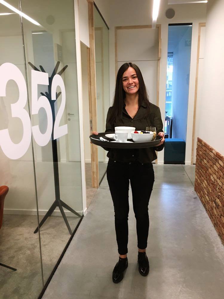 ConnectedLoop's tweet photo. #EMMA values every step of the journey. After a personal in-take, including the collection of a blood sample, a healthy breakfast is served 😀 #healthitude #breakfastthismorning https://t.co/rcWjPfoJsV