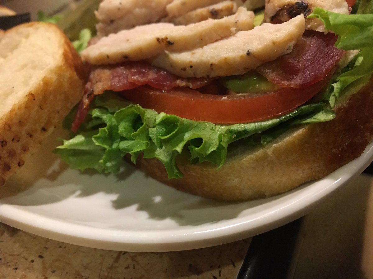 curran_floyd's tweet photo. @panerabread soooo it looks like we have different definitions of EXTA Lettuce and Tomato...but that's fine....🤷🏼‍♂️ https://t.co/WyRyzx5lqm