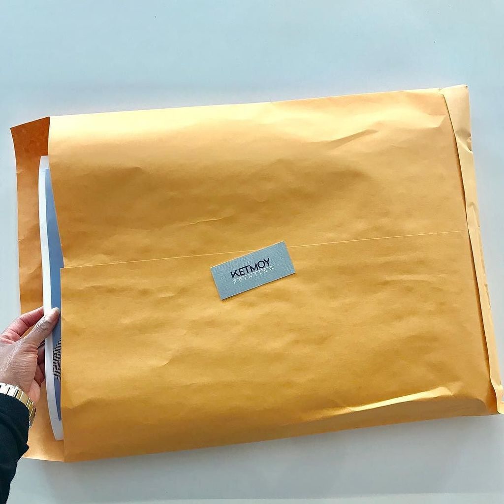 TetherCincy's tweet photo. There’s nothing like a big batch of proofs, fresh from the printer 🙌
#tethercincy #TetherSourcebook https://t.co/QSUHpwT1cl https://t.co/ygmN2OMHcm