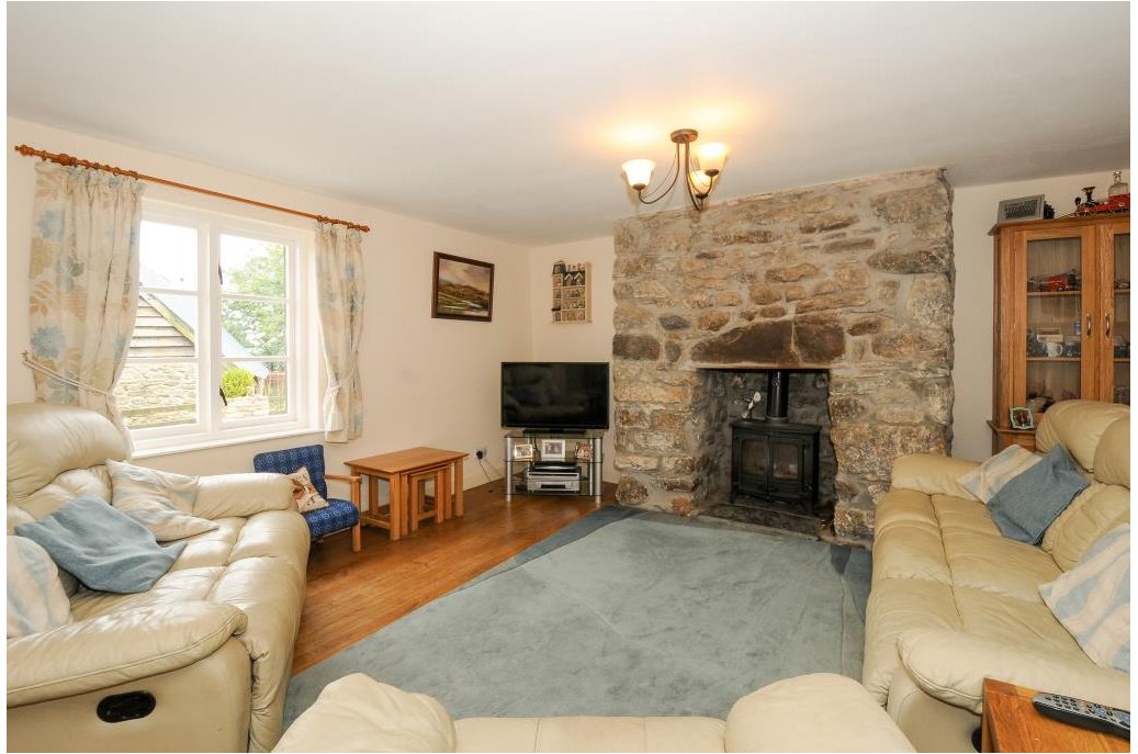 RBBProperty's tweet photo. Enjoy the great outdoors with this spectacular #home that sits on 5 acres of land! #Powys https://t.co/MF9i0VBRpJ https://t.co/u2eUd6mEdu