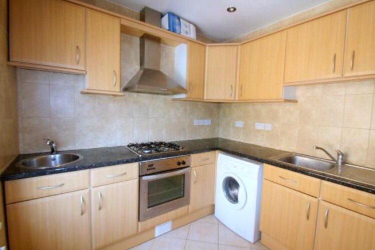 ArlingtonEstate's tweet photo. #Property #ToLet:3/4 Bedroom property within a period conversion above a commercial premises in #StokeNewington #N16 https://t.co/OMMXftERWy https://t.co/2IZXm876F6