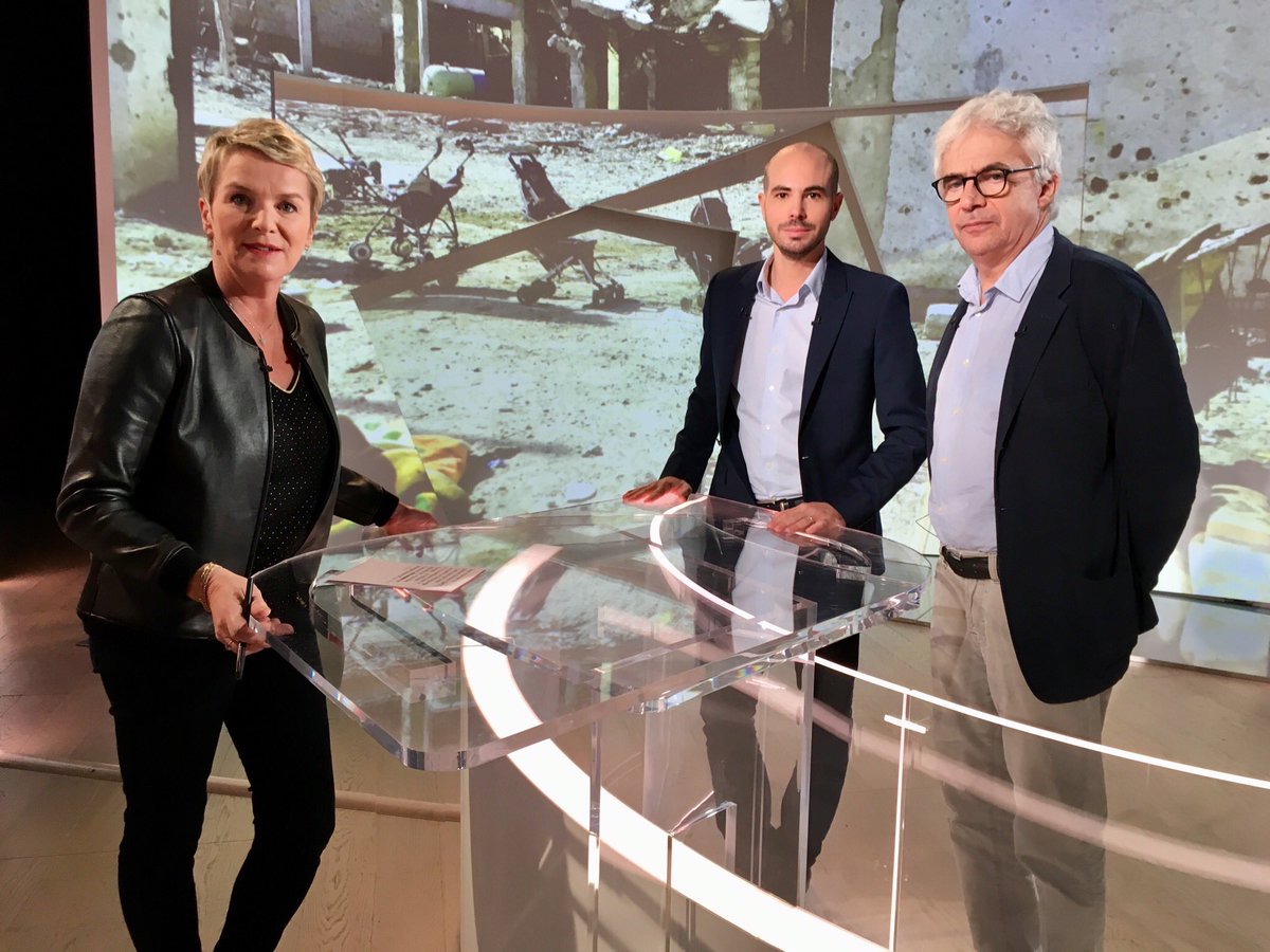 EnvoyeSpecial's tweet photo. 🔴 Ce soir, @EliseLucet reçoit Yoann Barbereau, Me William Bourdon et @arnaudcomte 

#Kompromat
#FemmesdeDaech
#EnvoyeSpecial https://t.co/B0BEl7zh25