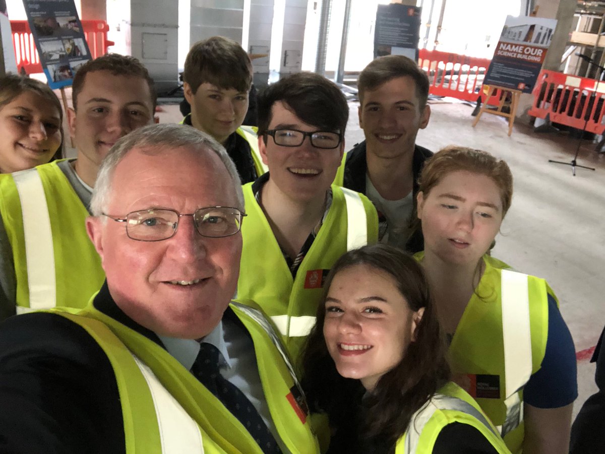 PaulJLayzell's tweet photo. Topping out of new science building with its future occupants @RoyalHolloway @RHULScience @RHElecEng https://t.co/2Ciq7I0Dpg