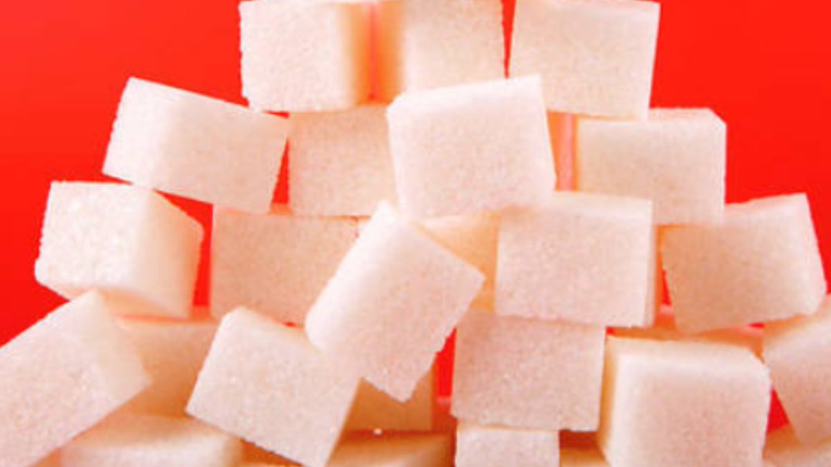 OTRAXER's tweet photo. Diet2: SUGAR is today the main source of URIC ACID. Should not take more than 25g/day=6 pieces/d. =1glass juice or cola 200ml. https://t.co/Qt5jZy8clL
