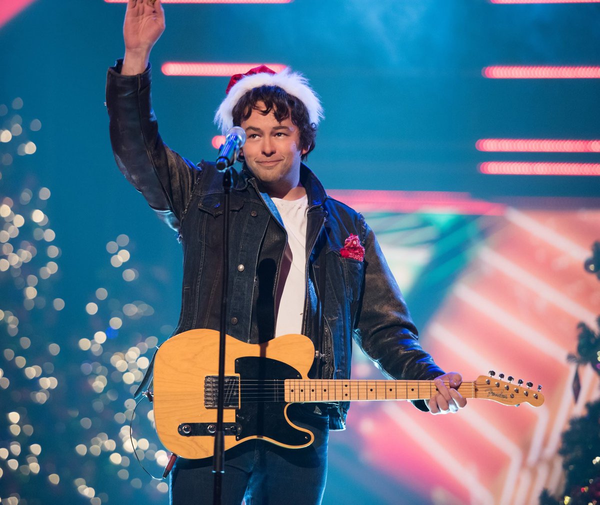 Springsteen_UK's tweet image. Merry Christmas Baby! #springsteen #EBTTRT #evenbetterthantherealthing @BBCONEEBTTRT