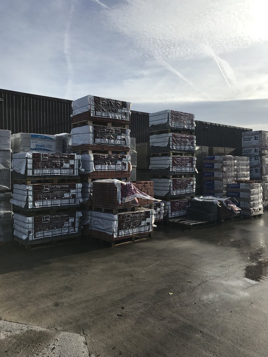 BarleystoneJoe's tweet photo. A load of Barleystone paving delivered to @GeorgeHillLtd in Oldham this morning #Oldham #blockpaving https://t.co/BCL0Eo6f2x