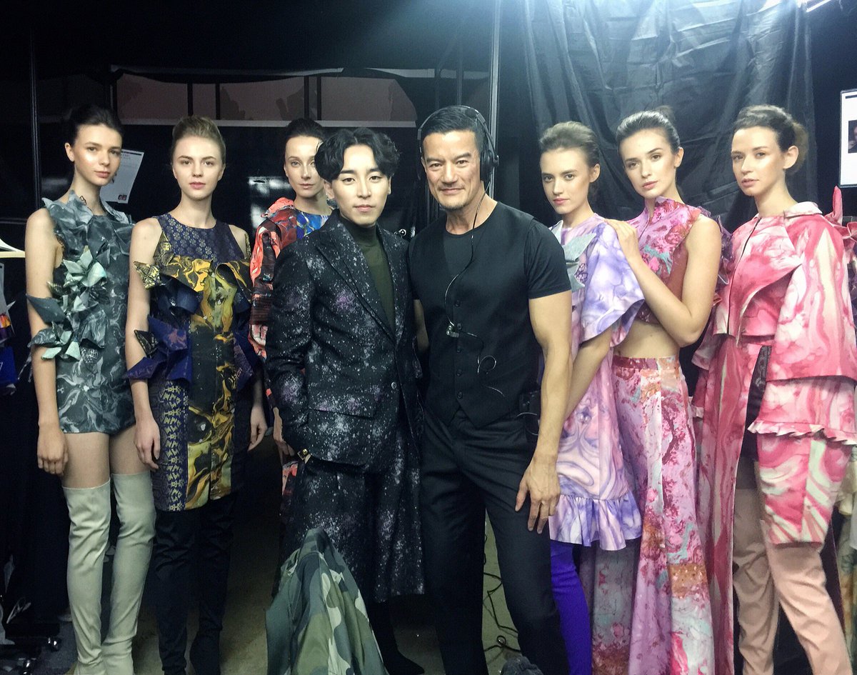 angustsui's tweet photo. 🥂Introducing a very special Malaysian Batik crossover ANGUS TSUI collection in Shangri-La Kuala Lumpur during @hktdc In Style Hong Kong 2017 Gala💖 https://t.co/ySwdjN5IhF