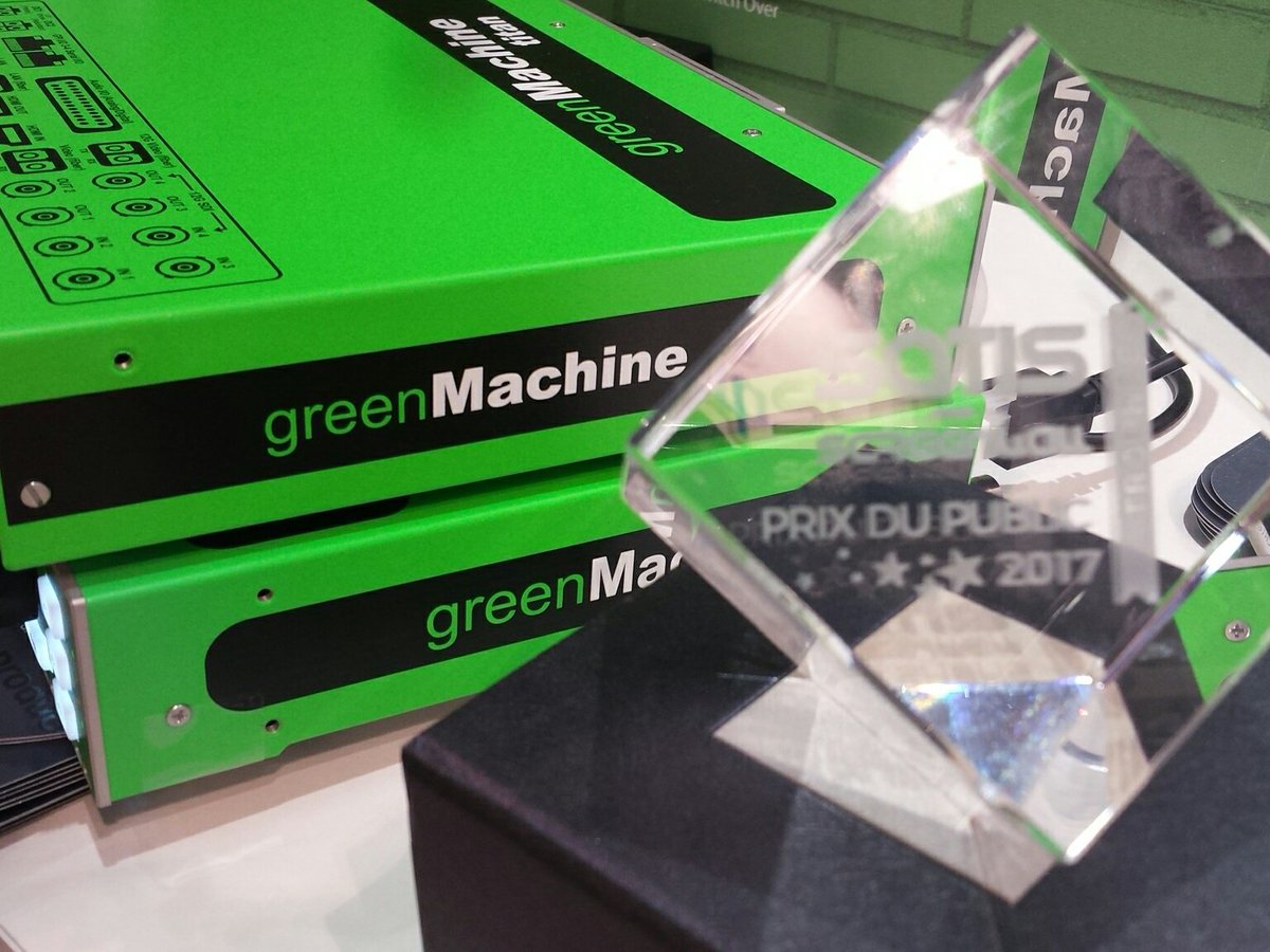 J_PiloteFilms's tweet photo. #Combo GreenMachine Trophée #SATIS17 vote du public et vote des professionnels. Merci a tous https://t.co/5jCOGtEnss