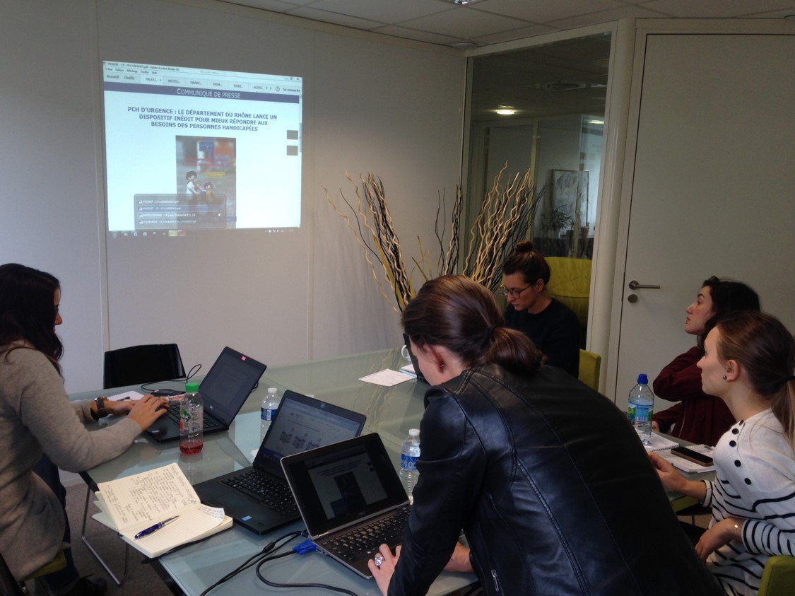 Amalthea_RP's tweet photo. L'agence est en formation aujourd’hui avec @ClairePourprix. Nous valorisons au mieux la #rédaction des contenus de nos clients pour fournir un message clair et précis aux #journalistes et aux #médias #PRMakeSens https://t.co/UjvhtjkjeV
