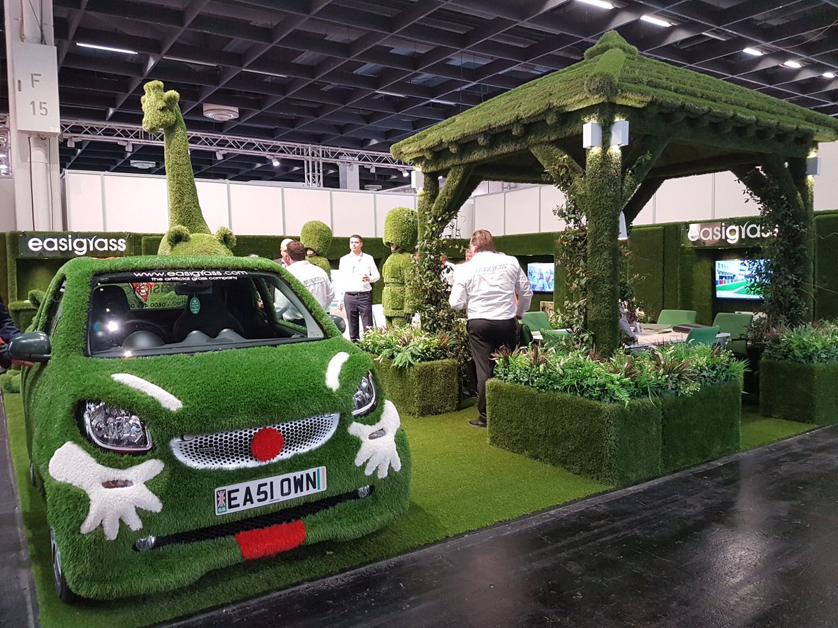 CSTGlobal1's tweet photo. The award gor best dressed syand @fsbcologne is @Easigrass https://t.co/cfGFKOuKYA