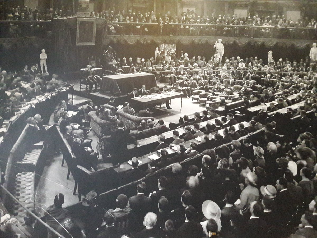 Flexintl's tweet photo. Dublin's Mansion House then, like now, discussing the future. #5Gnext https://t.co/RXk5w1TnlG