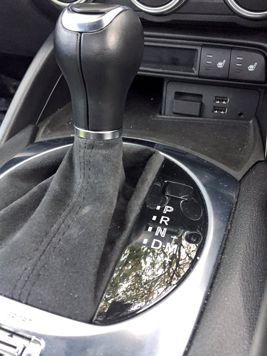 femalemechanic1's tweet photo. Not what you should chose if you purchase an @AbarthUK 124! #saynotoauto #manualshouldbetheonlyoption https://t.co/6d0STrf3Z9